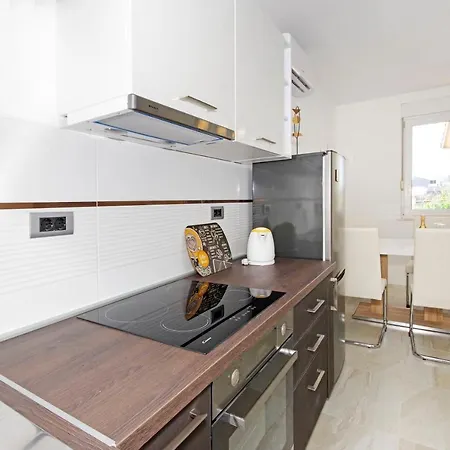 Symphony Veranda: Modern, New Split