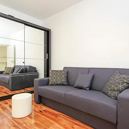 Symphony Veranda: Modern, New Apartamento *