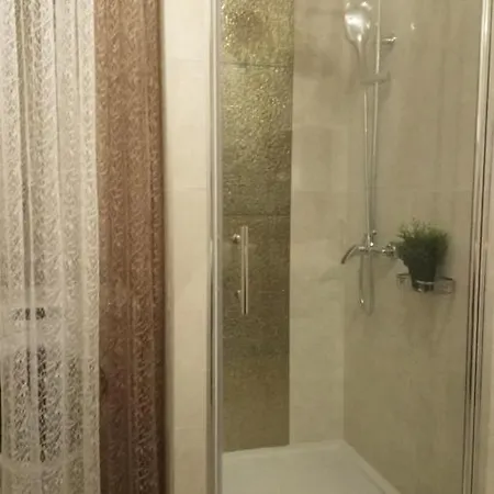 Symphony Veranda: Modern, New Apartamento Split