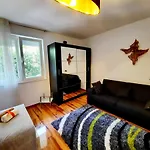 Symphony Veranda: Modern, New شقة سبليت