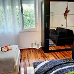 Symphony Veranda: Modern, New