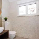 Symphony Veranda: Modern, New *