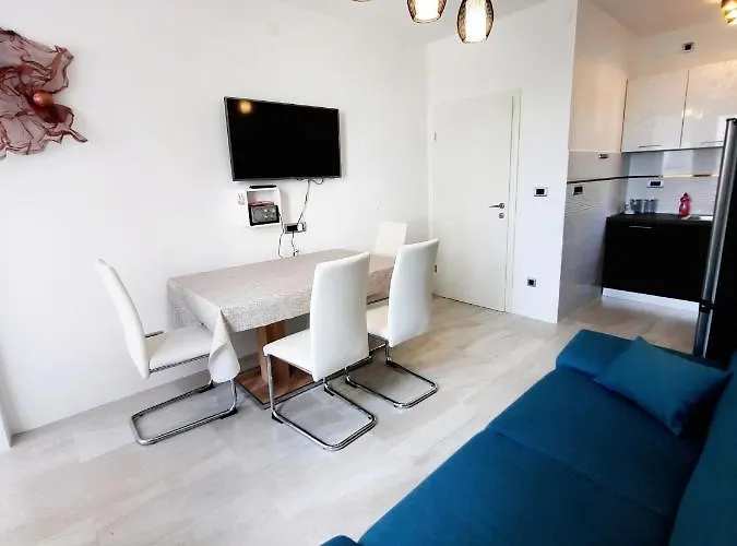 Symphony Veranda: Modern, New Apartman