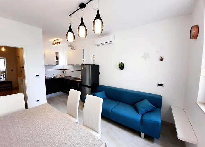 Symphony Veranda: Modern, New