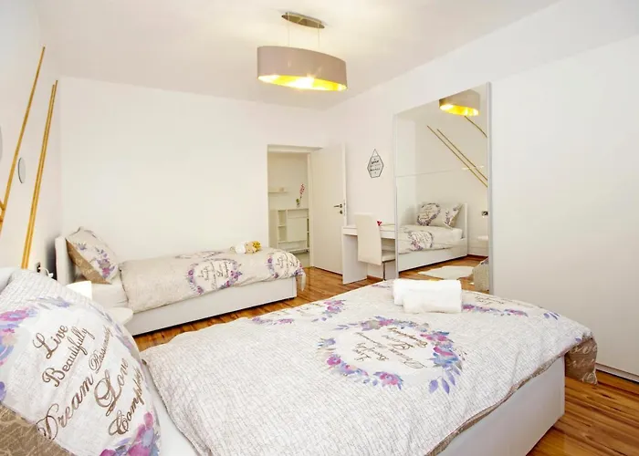 Symphony Veranda: Modern, New Apartman