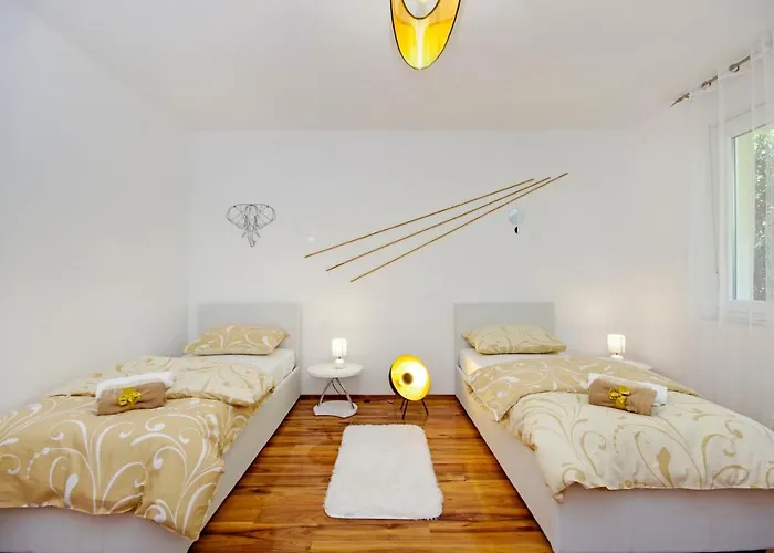 Symphony Veranda: Modern, New Apartman *