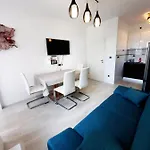 Symphony Veranda: Modern, New Lejlighed