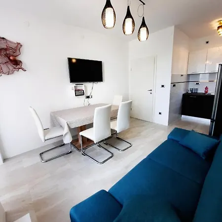 Symphony Veranda: Modern, New Appartement